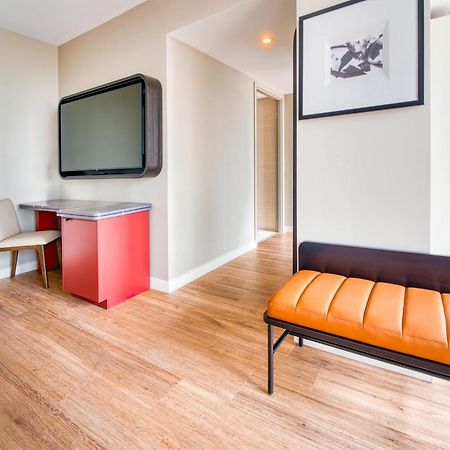 Toor Hotel Toronto, Part Of Jdv By Hyatt Bagian luar foto