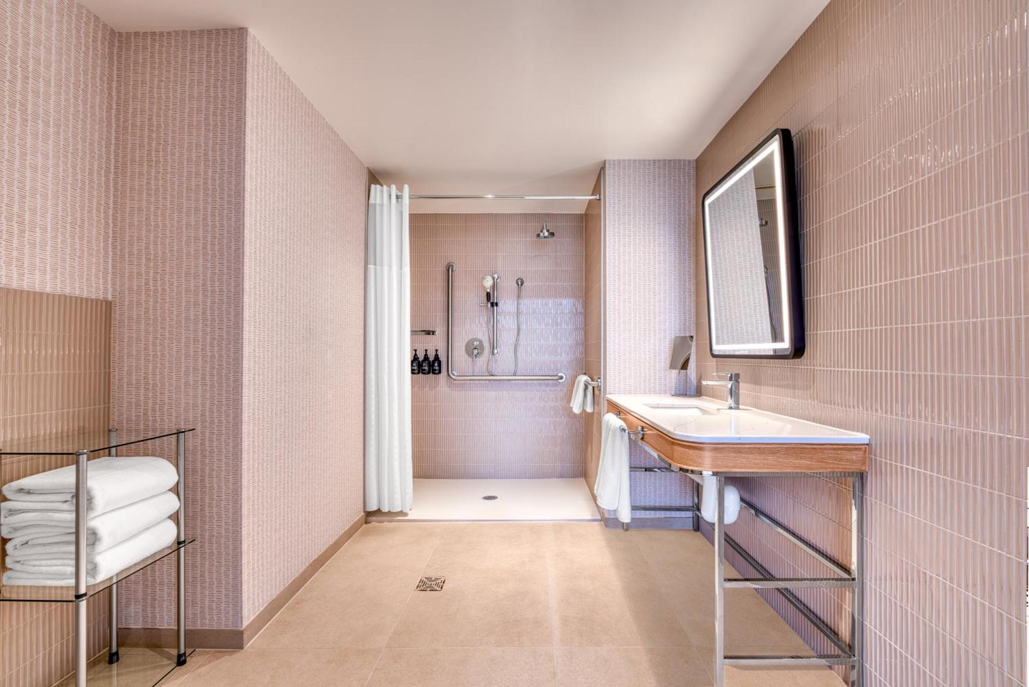 Toor Hotel Toronto, Part Of Jdv By Hyatt Bagian luar foto